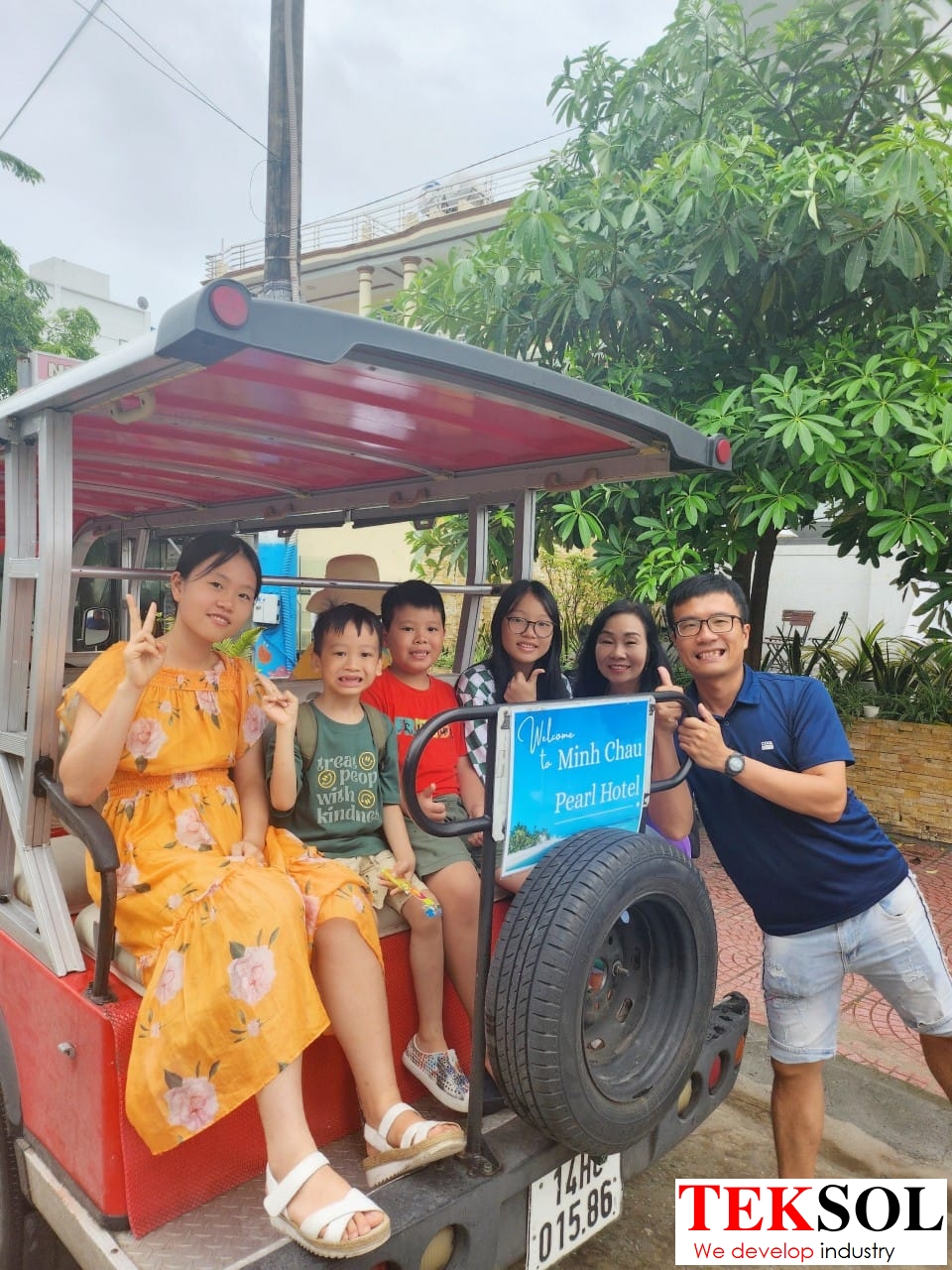 các bé học tiếng Anh